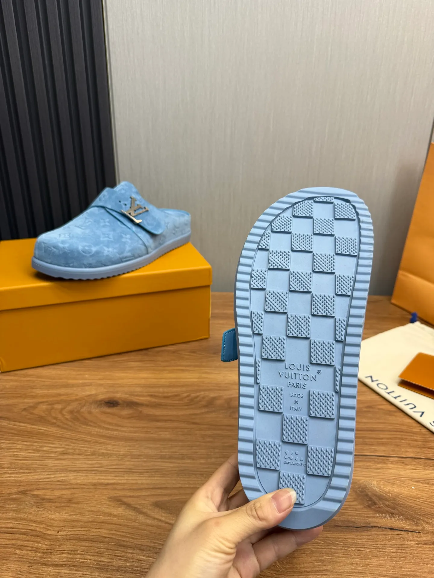 Men's shoes 💰520💰 Lv. hot selling men's slippers 🔥 🩴Official website one to one production 38-45 sizes 45 46 🉑️Customized!